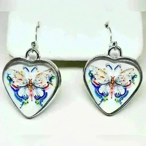 NWOT Multicolor Butterfly Pattern Heart Shaped Glass Pendant Earrings - Picture 1 of 2